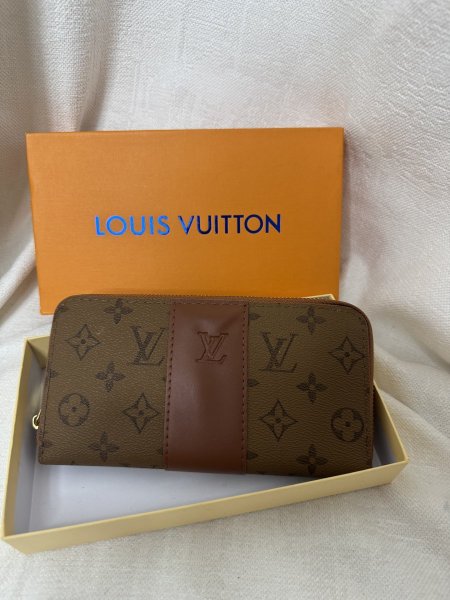 جزدان مصاري حجم كبير Lv
