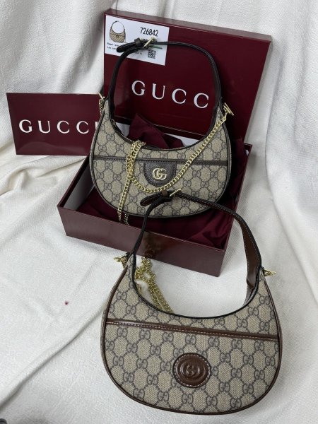 Gucci هلال
