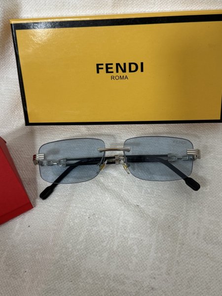 نظارات fendi