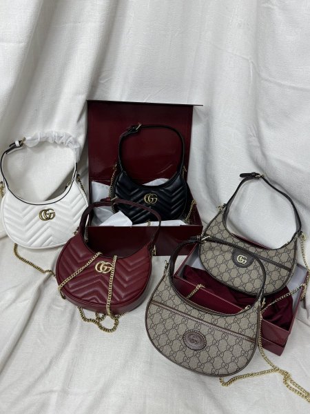 Gucci هلال